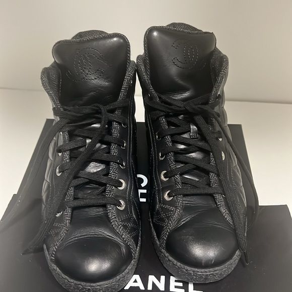 Authentic Chanel noir sneakers - Picture 2 of 6